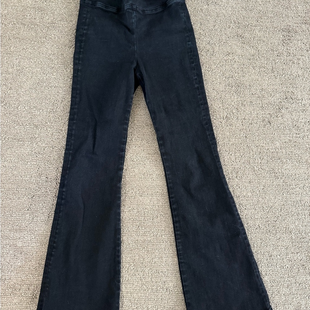 Frame Denim Jet Set Flare in Black